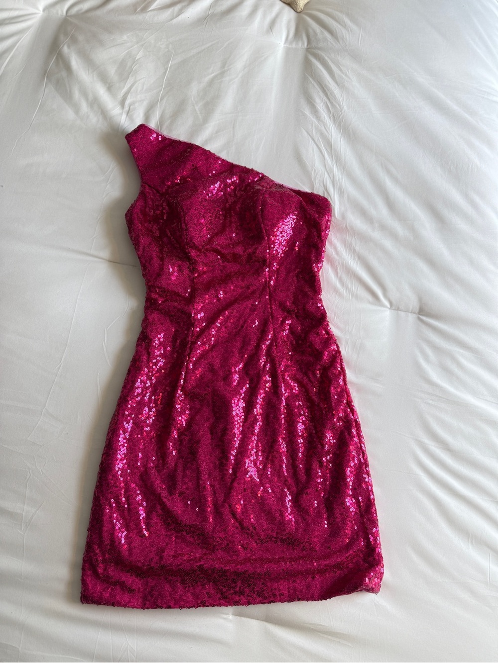 One-Shoulder Sequin Cocktail Dress in Fuchsia
